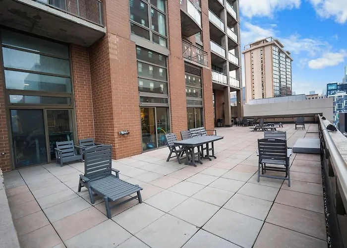Grant Park 2br With Balcony Skyline View & Gym In Downtown