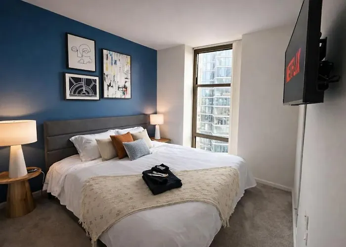 Grant Park 2br With Balcony Skyline View & Gym In Downtown Chicago